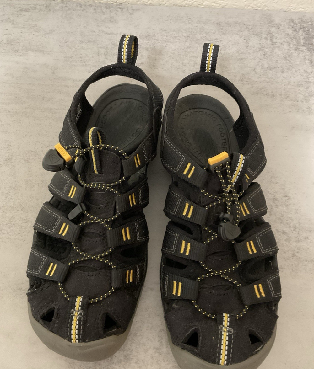 Keen Clearwater CNX Women's 6.5 Black Closed Toe Hiking Water Sandals 1008770